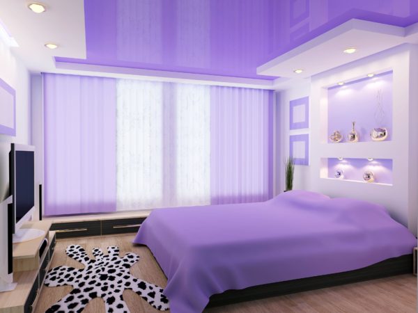 потолок в цвет интерьера спальни