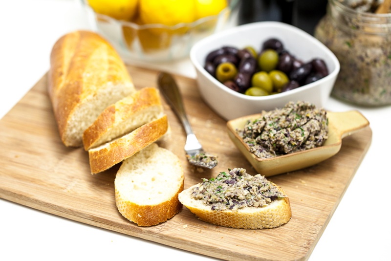 10 блюд Прованса: тосты с тапенадом