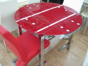 Красный раскладной стол для кухни