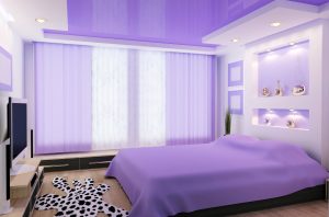 Глянцевый фиолетовый натяжной потолок для спальни