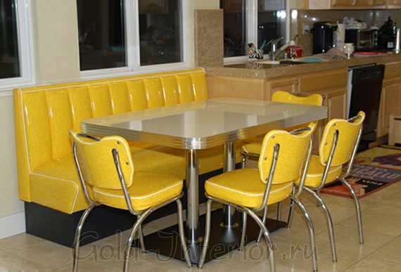 Жёлтый кухонный уголок и стол с хромированной отделкой
