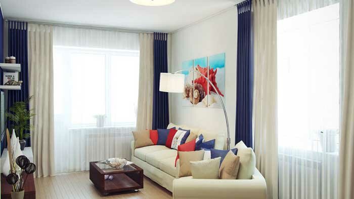 Синий и белый цвет в дизайне гостиной в хрущевке