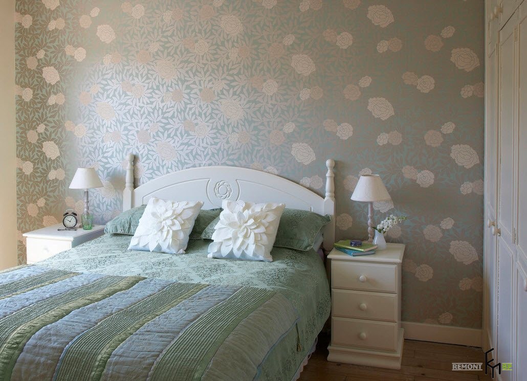 100 идей дизайна: обои в спальне, Варианты отделки стен обоями на фото