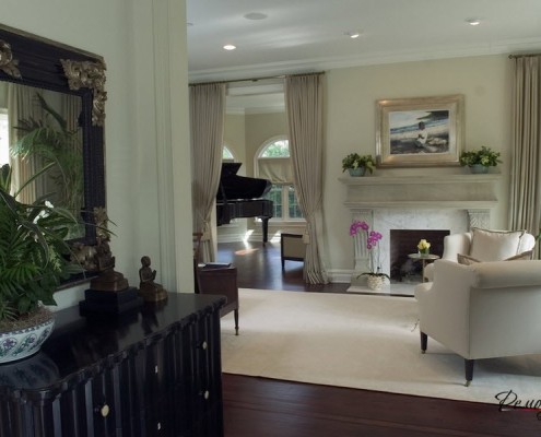Интерьер и дизайн гостиной комнаты в классическом стиле на фото