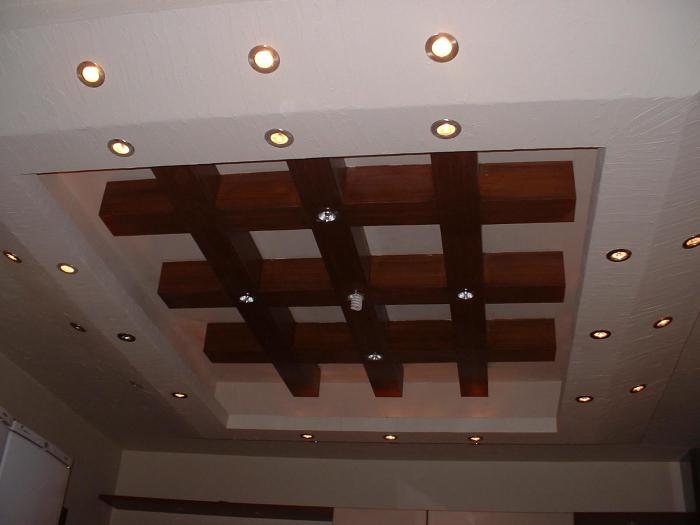 Оригинальное оформление потолка в прихожей