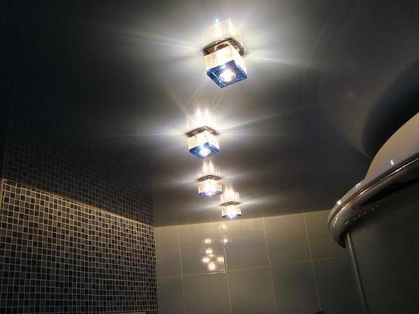 Как расположить светильники в ванной