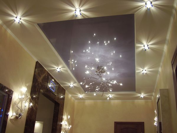 Как расположить светильники на потолке в коридоре