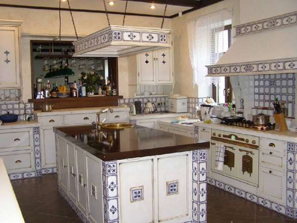 Фото кухни в частном доме в стиле прованс