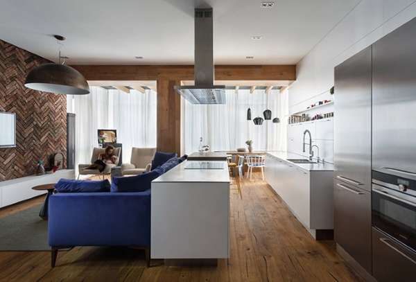 Современный интерьер гостиной кухни в частном доме