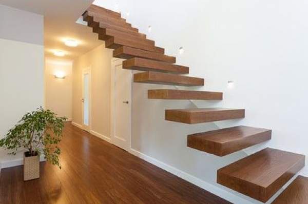 Консольные деревянные лестницы в частном доме - фото в интерьере