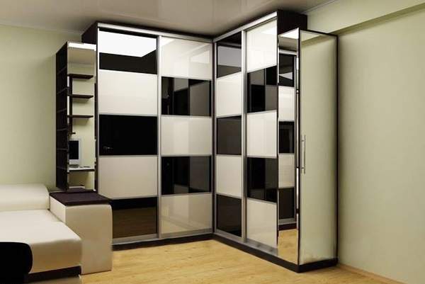 Угловые встраиваемые шкафы купе в гостиную черного и белого цвета