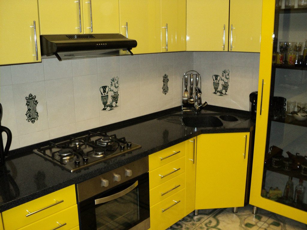 Дизайн кухни лимонного цвета ( реальные фото)
