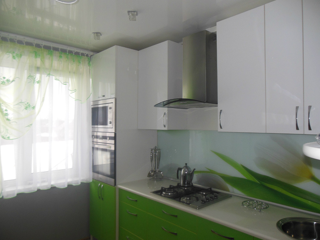 Дизайн кухни в бело зеленом цвете (реальные фото)