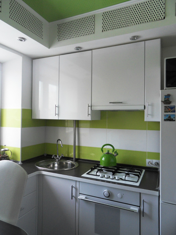 Дизайн кухни в бело зеленом цвете (реальные фото)