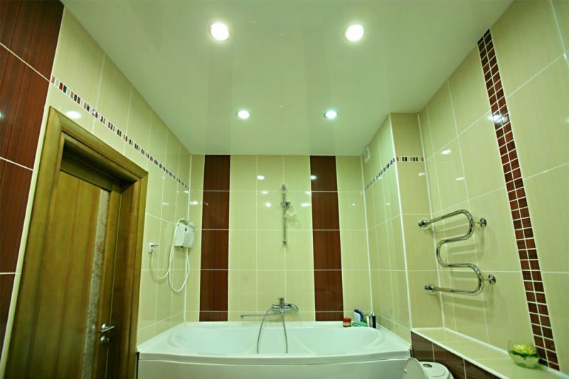 особенности подвесных потолков в ванной
