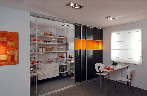Встроенный шкаф-купе - практичный и функциональный элемент мебели, гармонично вписывающийся в интерьер любого помещения