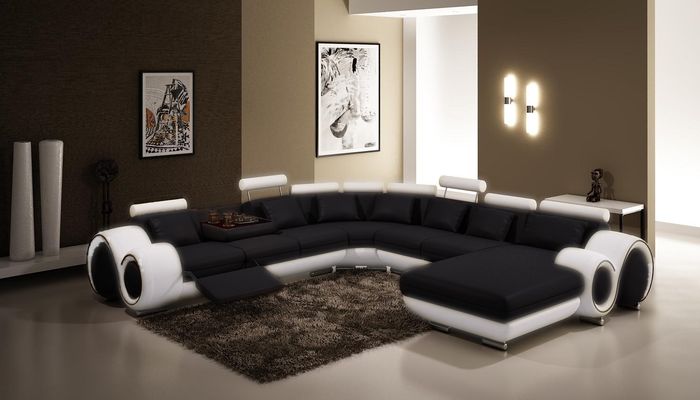 Правильно подобранная мягкая мебель для гостиной сохранит легкость атмосферы и не нагрузит интерьер комнаты