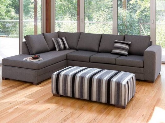 Многие предпочитают выбирать красивый большой диван для гостиной, поскольку он стильно преображает интерьер