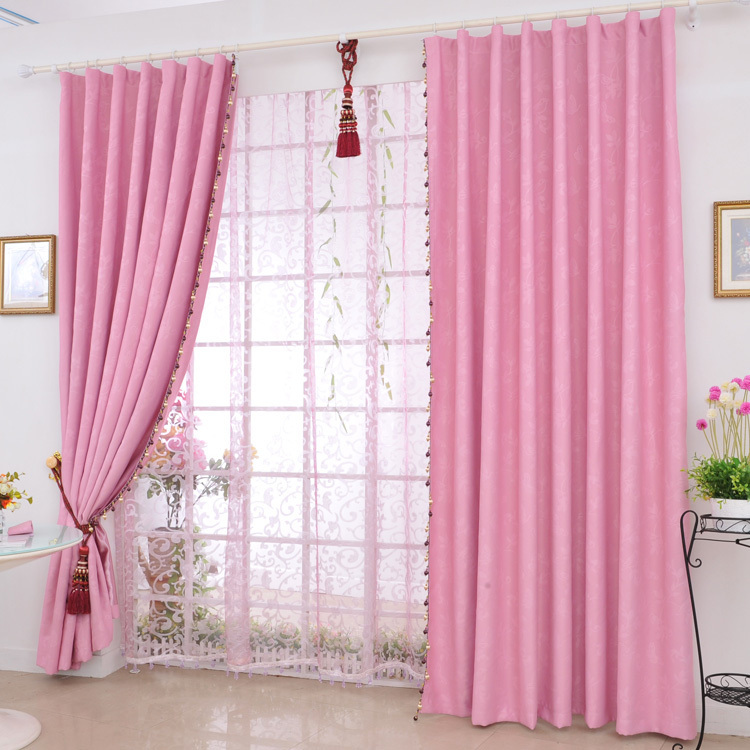 Розовые шторы помогут создать романтический, интересный и оригинальный интерьер