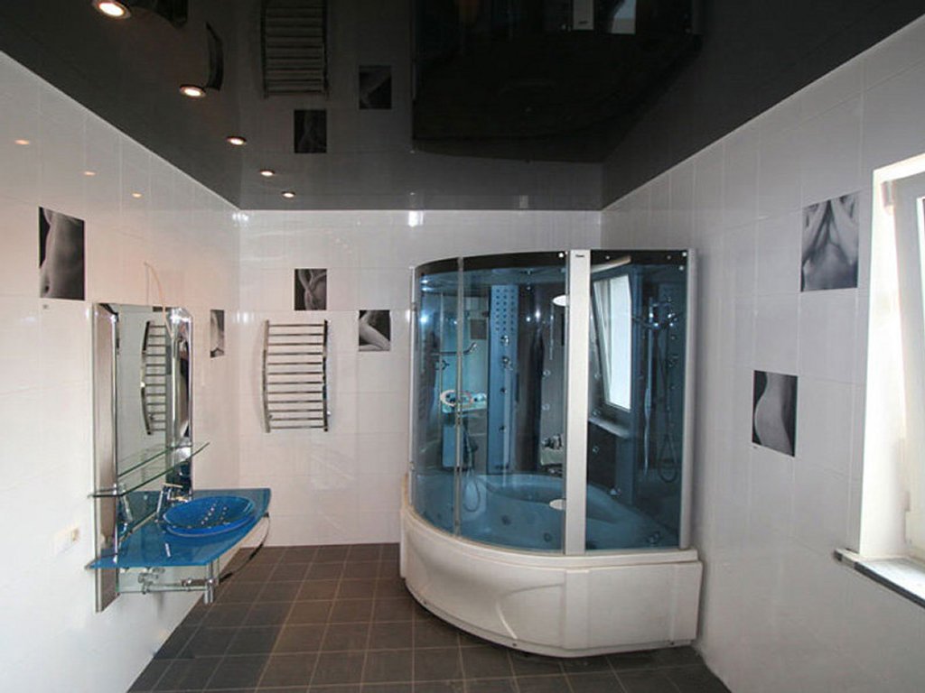 Интересный дизайн натяжных потолков Ванная комната