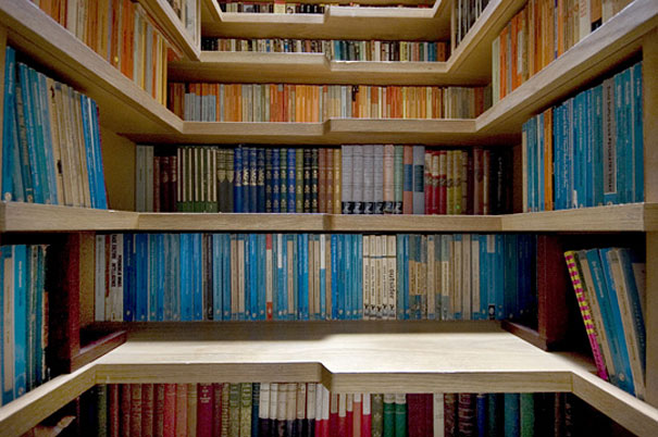 Лестница из книжных полок