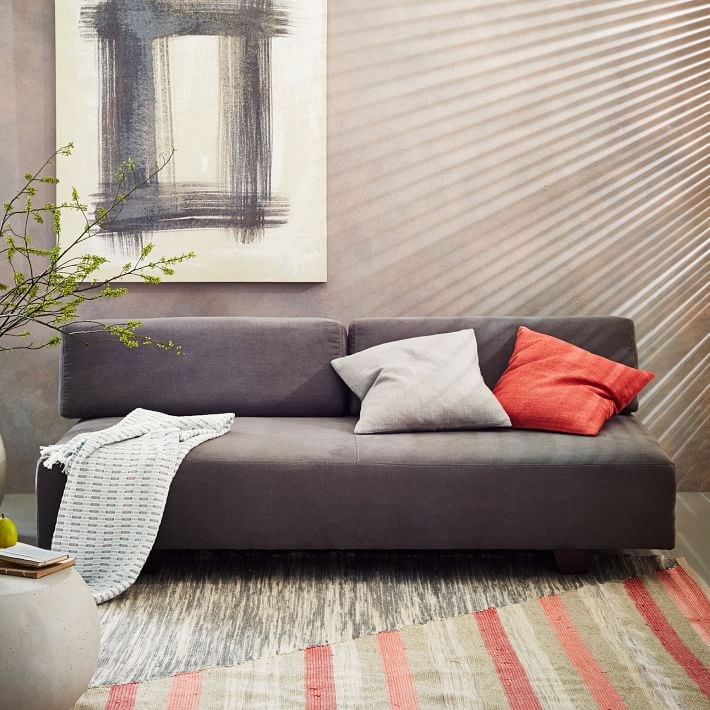 Серый диван Tillary Sofa от West Elm