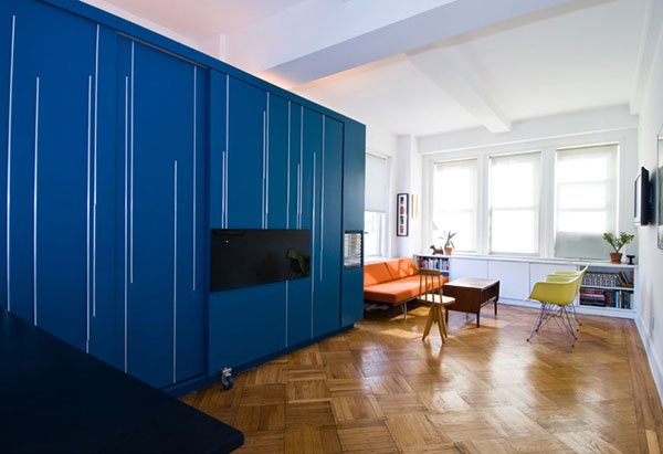 Креативный интерьер квартиры в синем цвете