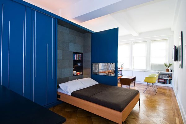 Креативный интерьер квартиры в синем цвете