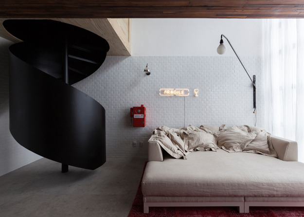 Раскладной диван в дизайне интерьера малогабаритной квартиры