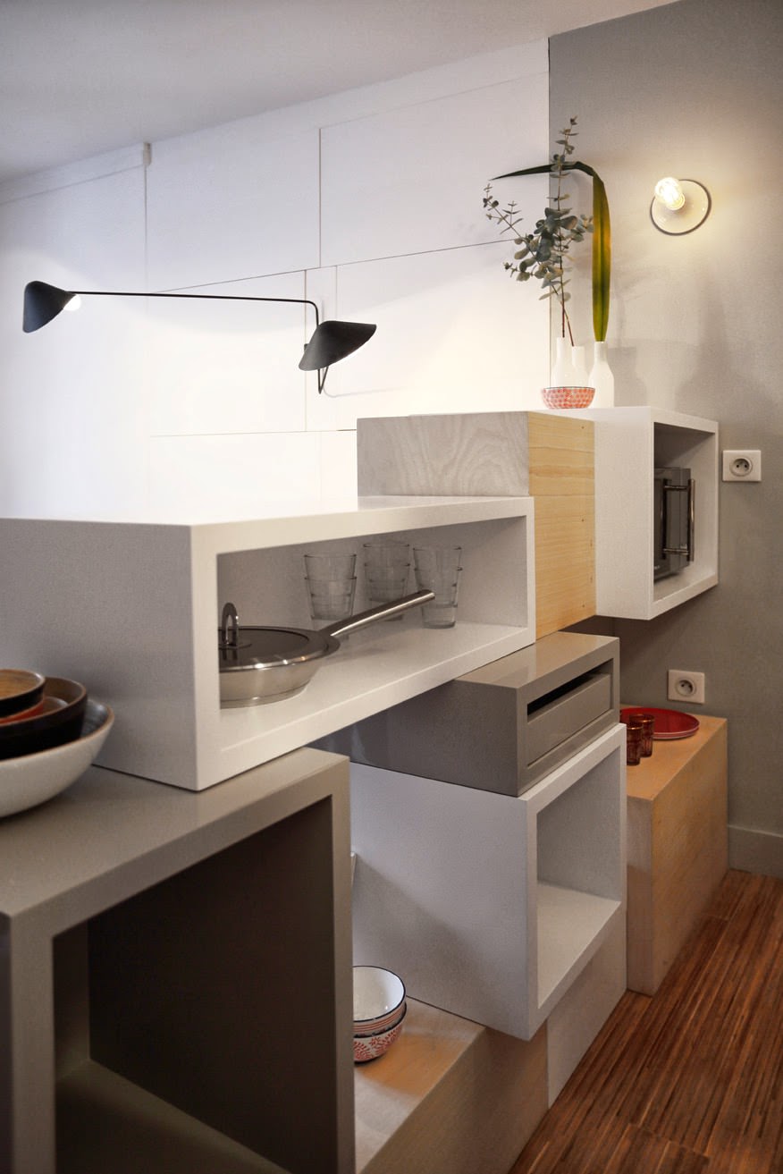 Кухня стильной небольшой квартиры-студии