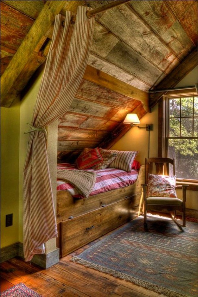 Деревянная отделка в спальне