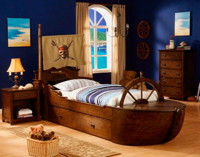 Детская кровать-корабль для мальчика в интерьере комнаты