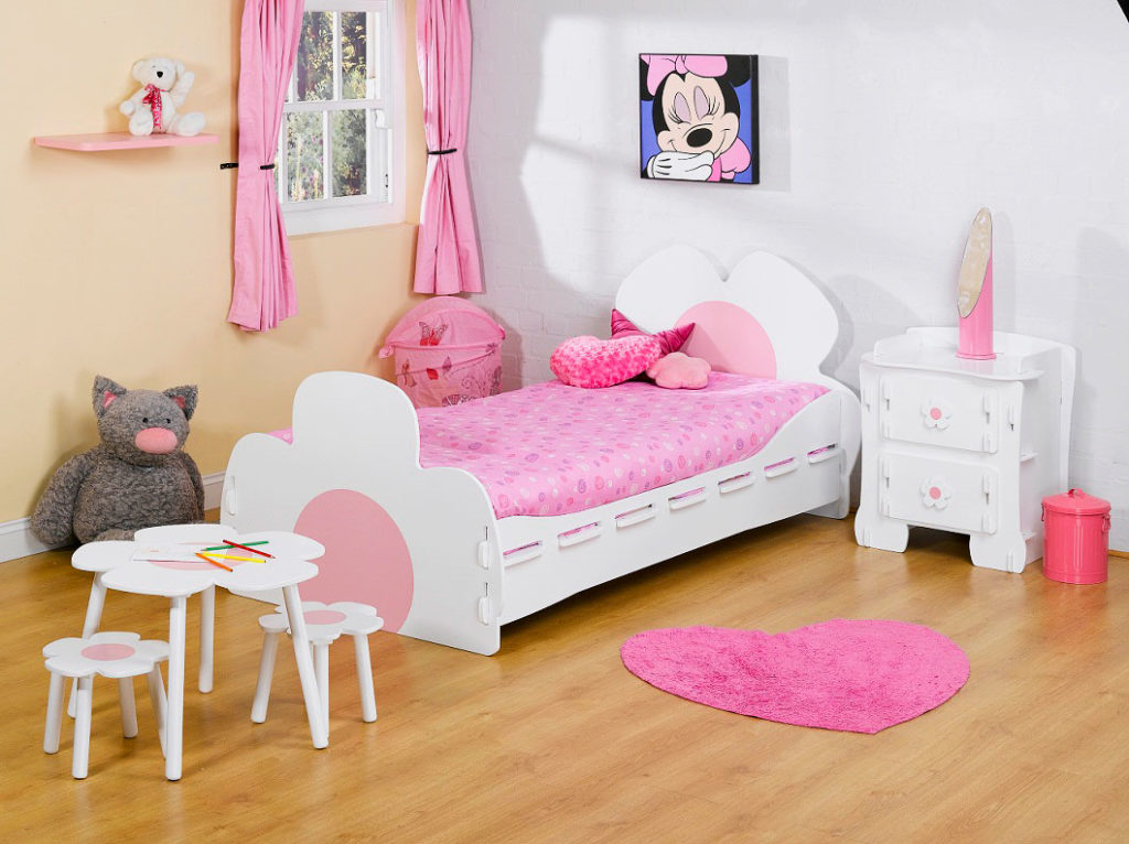 Фото детской комнаты девочки с кроватью