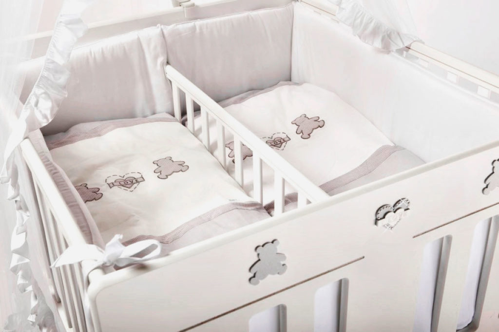 Фото детской кроватки для двйняшек со смежным спальным местом