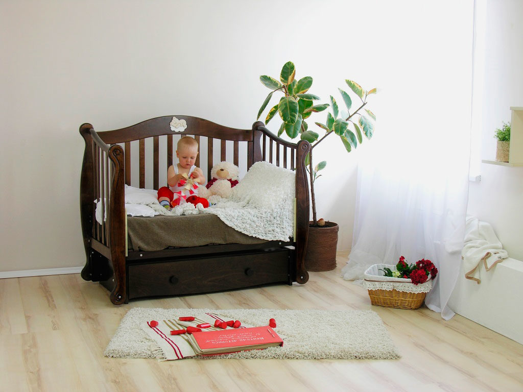 Детская маятниковая кровать со съёмным боковым бортиком