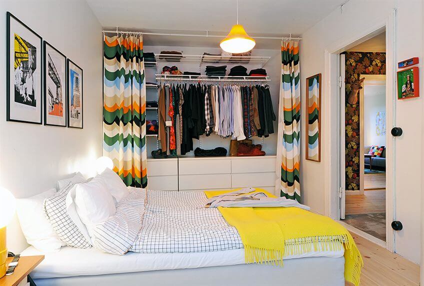 Фото комнаты подростка с гардеробом спрятанным за шторами