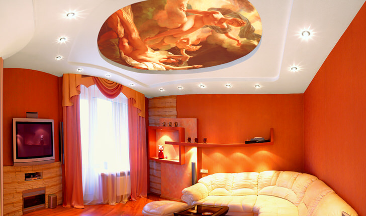 Дизайнерское оформление натяжного потолка с фотопечатью примечательно яркими, сочными красками.
