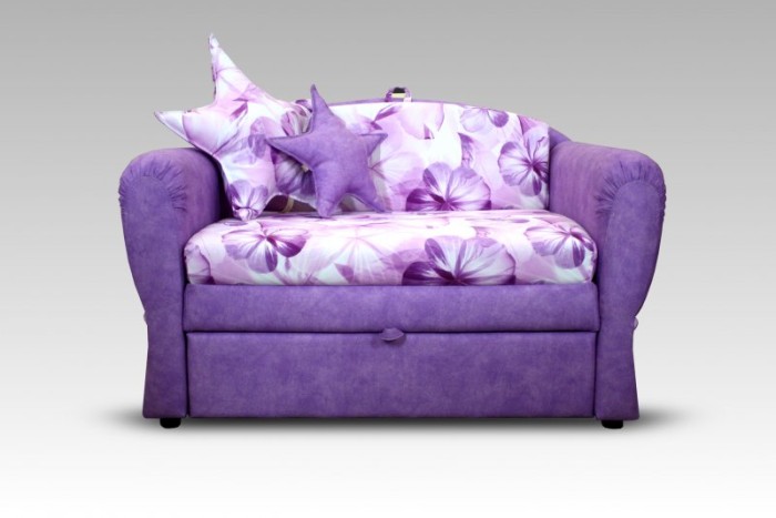 Мягкий раскладной диван нежной расцветки с изысканным дизайном