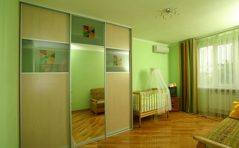 Комната в зеленых тонах