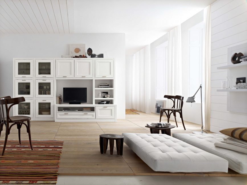 Белая мебель - наполнит гостиную светом