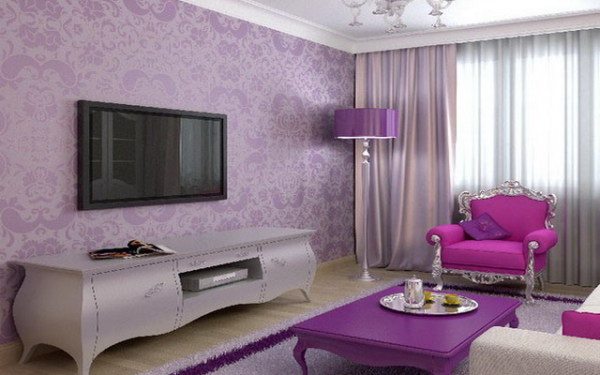 Фиолетовые обои в интерьере гостиной