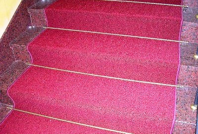 Отделка монолитной лестницы ковровым покрытием
