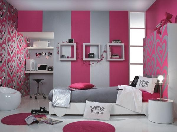Правильное сочетание мебели с поверхностями значительно увеличит создаваемый эффект, особенно если он дополняет планировку комнаты