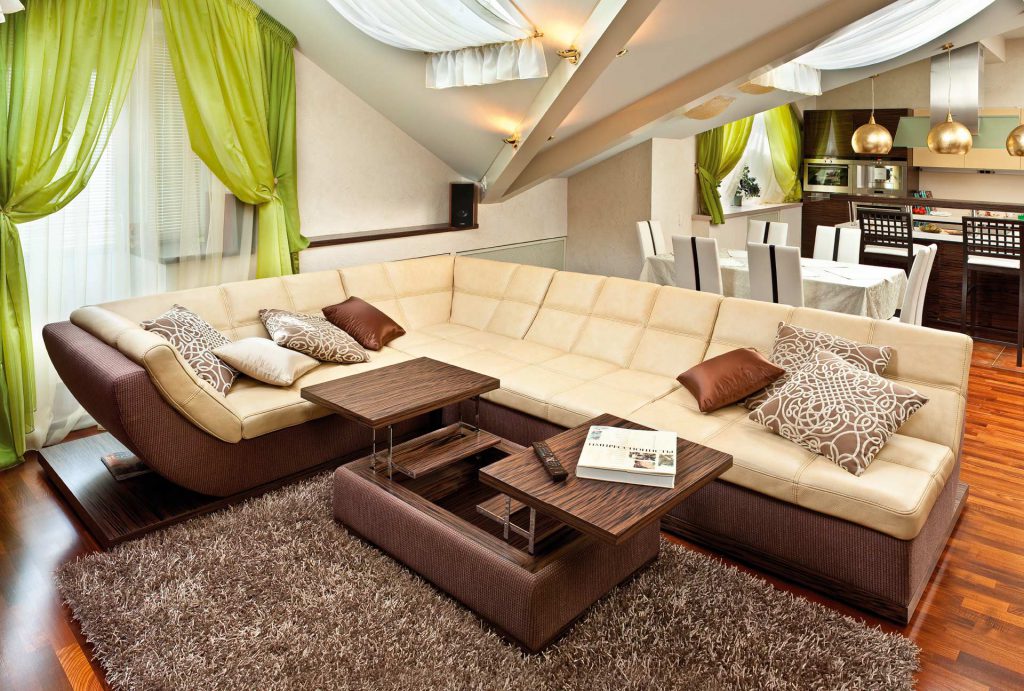 Бежево-коричневый модульный диван для гостиной