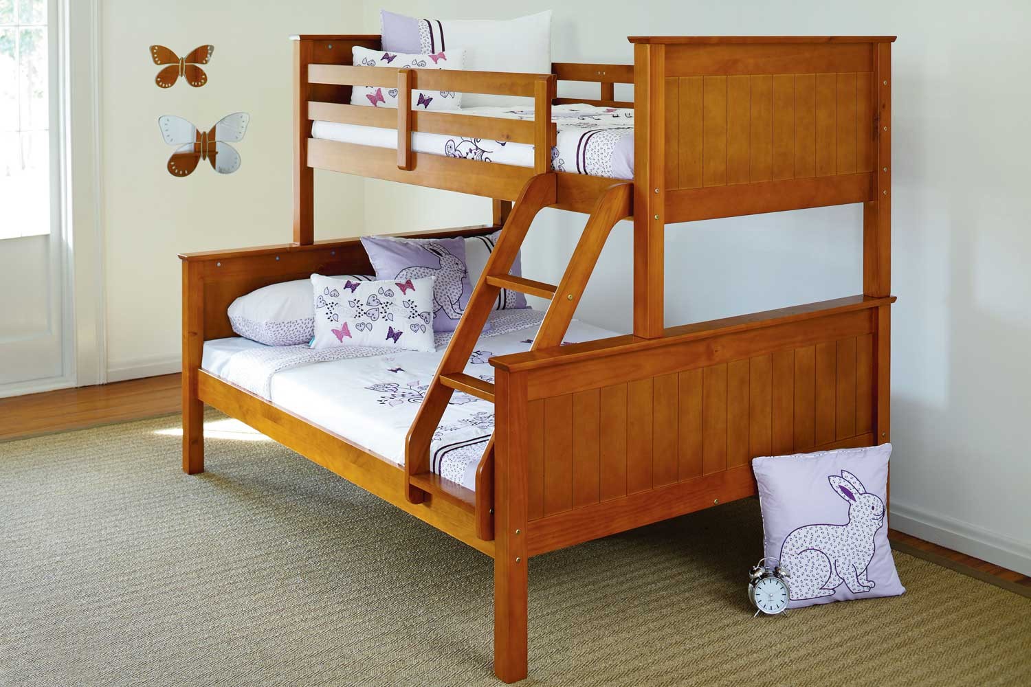Деревянная двухъярусная кровать в детскую