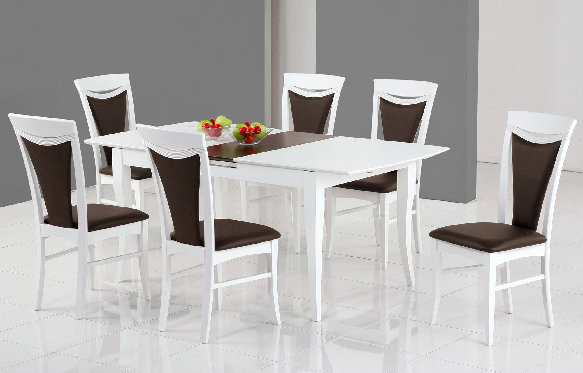 Бело-коричневые обеденные стулья