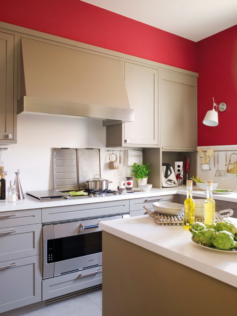 Бежевый, белый и красный цвета в интерьере кухни
