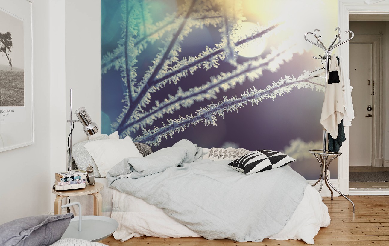 Фотообои с зимними ветками в спальне