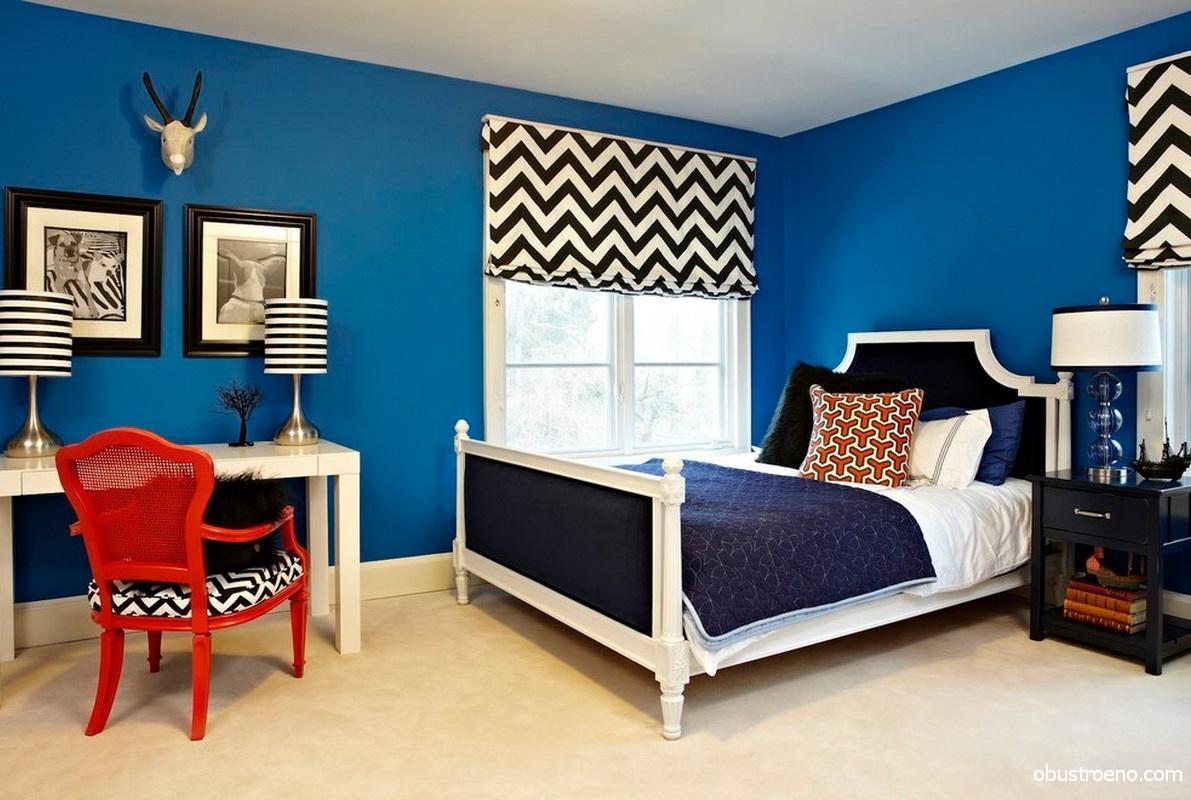 Насыщенный синий цвет в интерьере спальни