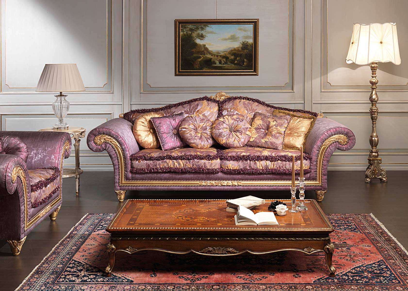 Фиолетовый диван в классическом стиле
